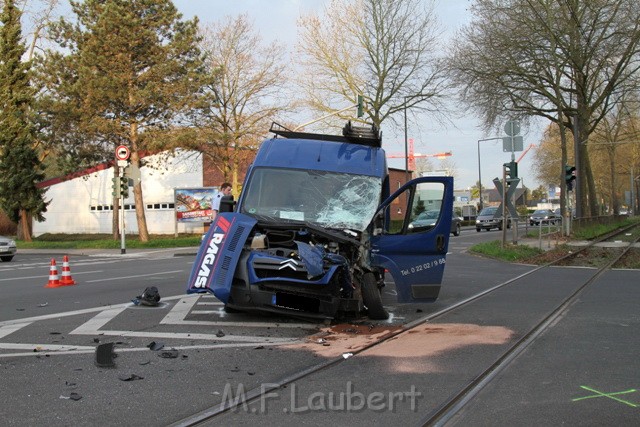 VU Kleintransporter KVB Bahn Koeln Ossendorf Westendstr JK P03.JPG